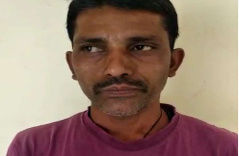CG Human Story : कैंसर जैसी जानलेवा बीमारी से पत्नी तो नि:शक्ता से जूझ रहे दो बच्चे, पिता लाचार इलाज कराए कि पाले परिवार CG Human Story : कैंसर जैसी जानलेवा बीमारी से पत्नी तो नि:शक्ता से जूझ रहे दो बच्चे, पिता लाचार इलाज कराए कि पाले परिवार