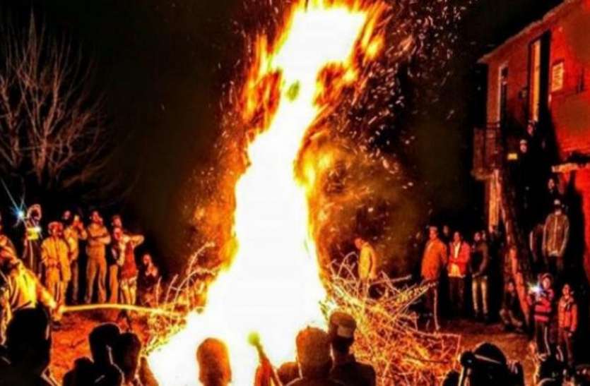 holika dahan pe na kre ye kam होली के दिन घर से निकलते समय न करें ये गलती, झेलनी पड़ सकती है मुसीबत