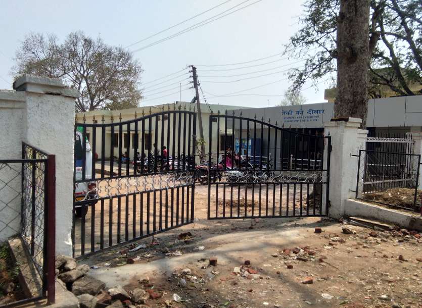 Hospital gate closed