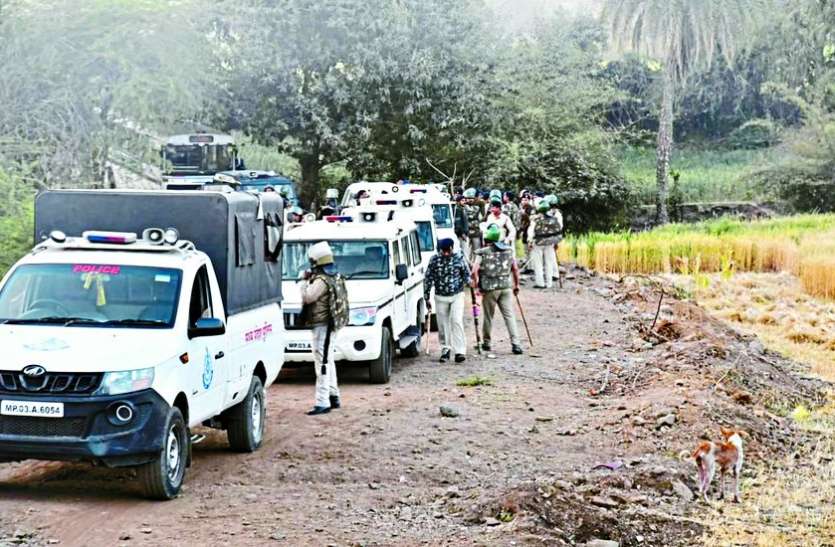 car चोरों के डेरों पर 100 पुलिसकर्मियों की टीम ने दी दबिश, माल देखकर फटी रह गई आंखें