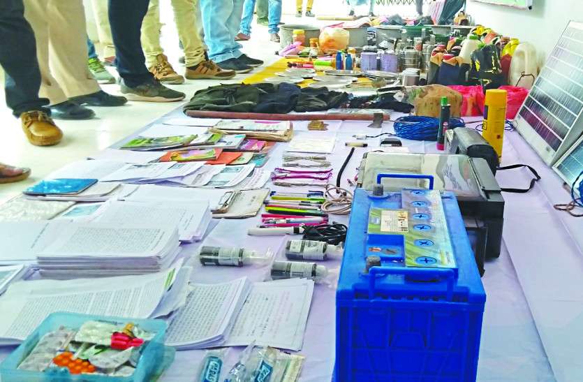 moaist news माओवादी कैम्प से बरामद की गई किताब, पर्चे और विस्फोटक सामग्री, नए सदस्यों दे रहे ट्रेनिंग