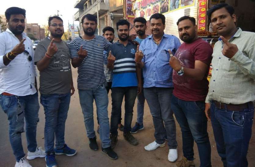 Video: Politician contested on issues rather than religion race वीडियो: धर्म जाति के बजाय मुद्दों पर चुनाव लड़े राजनेता
