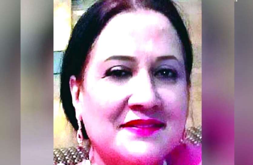 nadira Sultan अखिलेश ने कांग्रेस को दिया बड़ा झटका, गांधी परिवार की करीबी रहीं नादिरा सुल्तान सपा में शामिल