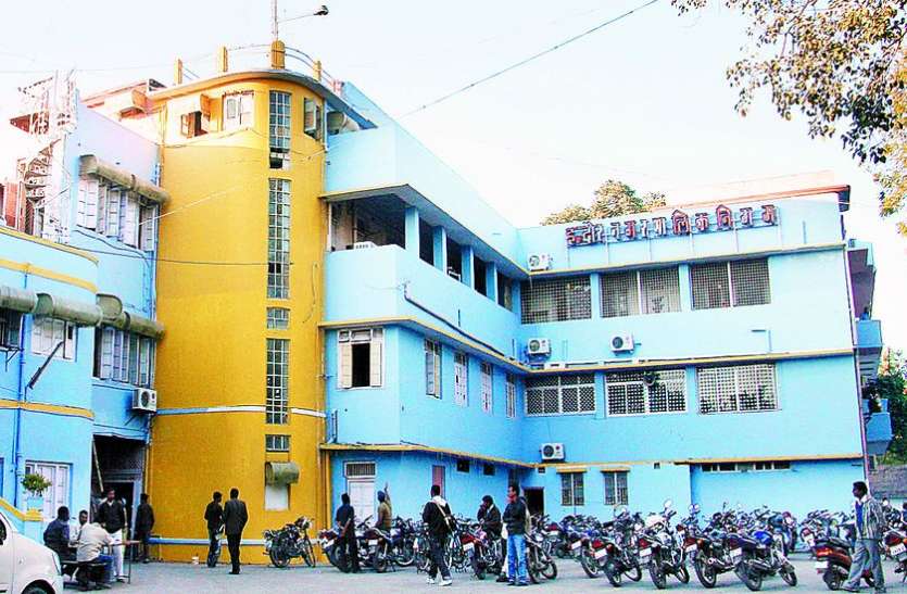indore निगम जिस पर करवा रहा एफआइआर वो कांग्रेस में बन गया पदाधिकारी