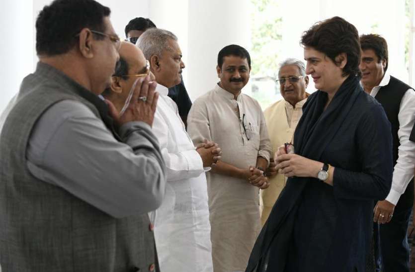 Priyanka Gandhi UP Top News : हिंदुत्व और पिछड़ी जातियों को साधने निकलीं प्रियंका, आज हो सकती है बीजेपी कैंडिडेट्स की घोषणा