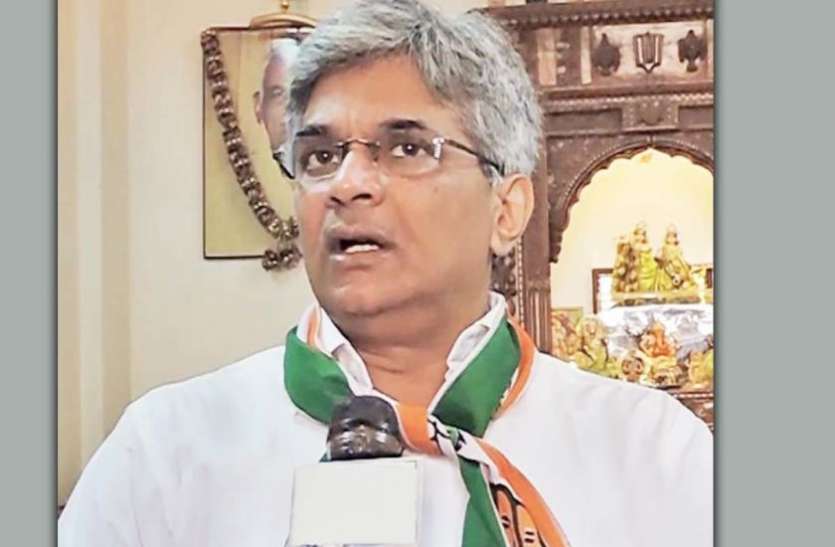 BMC opposition leader Ravi Raja BMC में विपक्षी नेता रवि राजा का आरोप, फुटओवर ब्रिज हादसे के असली आरोपियों को बचाने की कोशिश में है निगम
