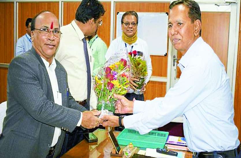 bank SBI महाप्रबंधक ने की NMDC महाप्रबंधक से मुलाकात, बैंकिंग सेवा बेहतर बनाने मांगे सुझाव