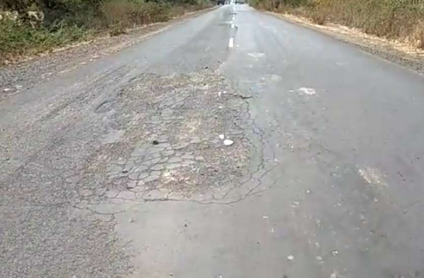news सीहोर-कौसमी हाइवे बदहाल, आए दिन हो रहीं दुर्घटनाएं