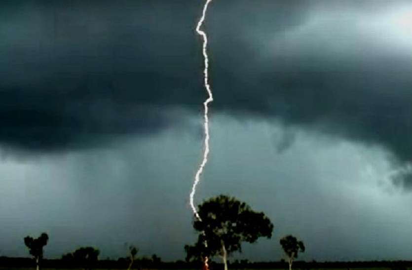 Thunderstorm in Up UP के इस जिले में आकाशीय बिजली की चपेट में आकर दो की मौत, 10 की हालत गंभीर