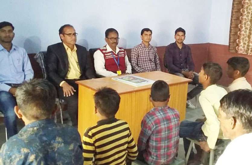 benefits-of-divyang-government-s-plans बैठक में दिव्यांगों को सरकार की योजनाओं का पूरा लाभ लेने की कही बात