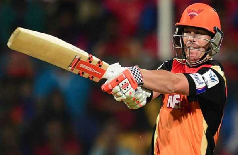 David Warner हैदराबाद के कप्तान डेविड वार्नर के विकेट ने दिया विवाद को जन्म