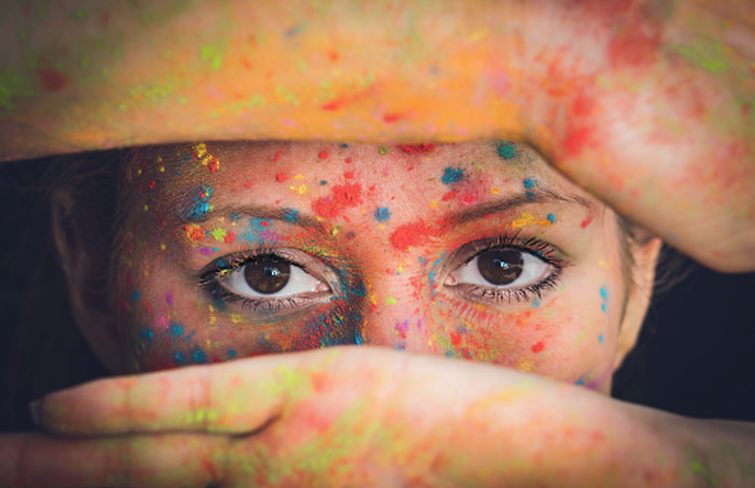skin care in holi ग्लाे के लिए इस तरह उतारें होली के रंग, खिल उठेगी त्वचा