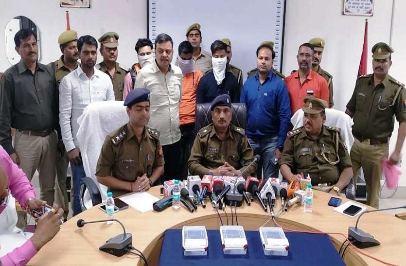 police arrested 3 people with avaidh hathiyar पुलिस ने तीन लुटेरों को अवैध हथियारों के साथ किया गिरफ्तार