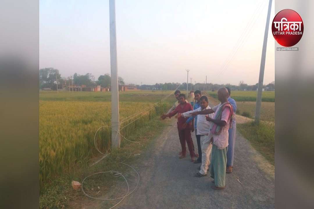 जमीन छूते बिजली के तार जिनके करंट से होली के दिन हुई थी युवक की मौत