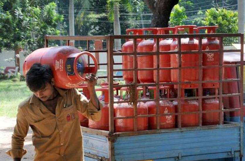 LPG Gas LPG Price Hike- जनता के लिए जोरदार झटका, रसोई गैस सिलेंडर के दामों में हुआ भारी इजाफा