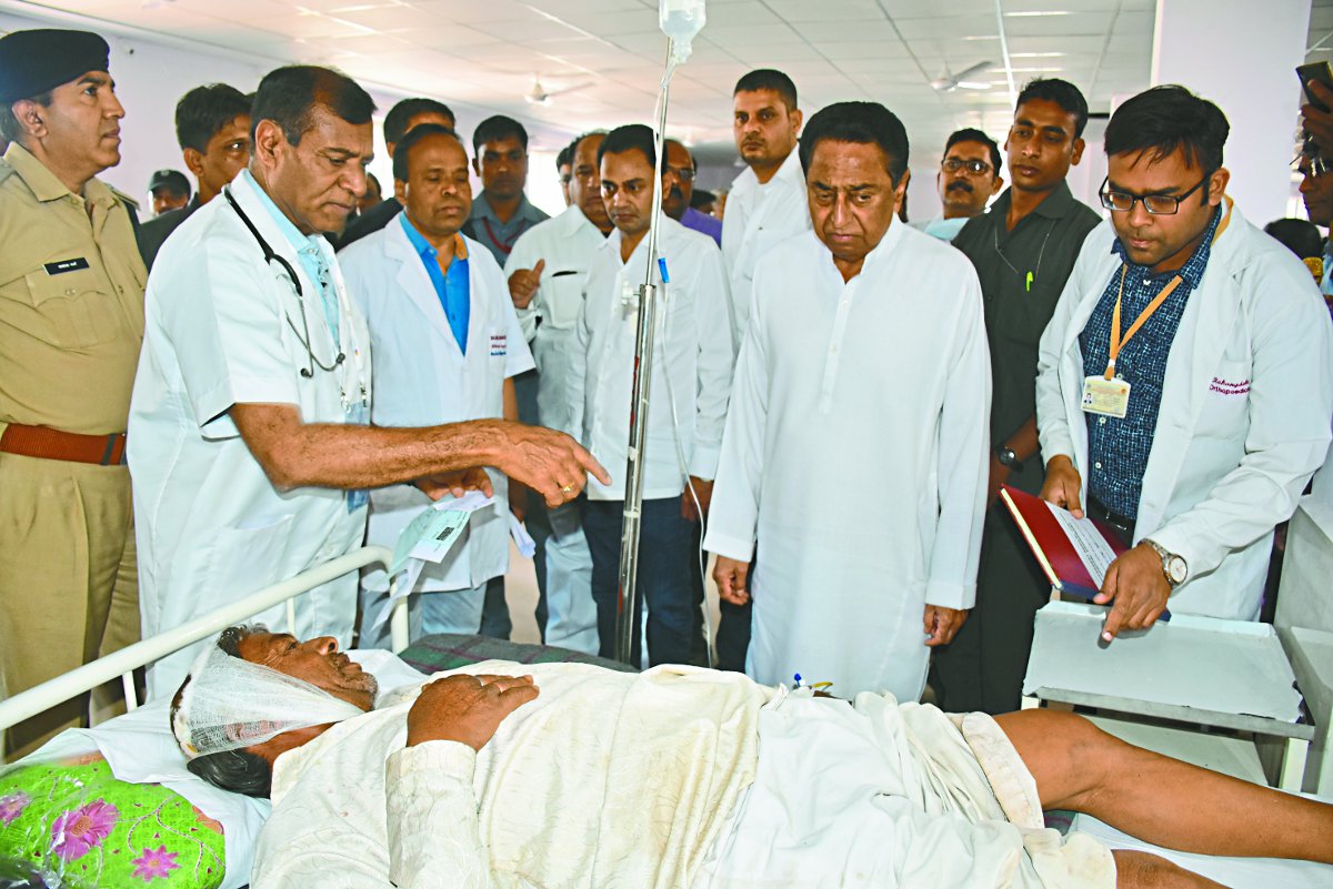 Chief minister arrives at district hospital आखिर किस वजह से भावुक हो उठे सीएम