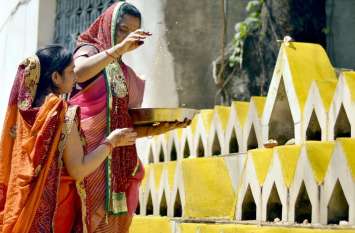 Women fast for son's sake, see महिलाएं बेटे की खातिर रखती हैं ये उपवास, देखिए