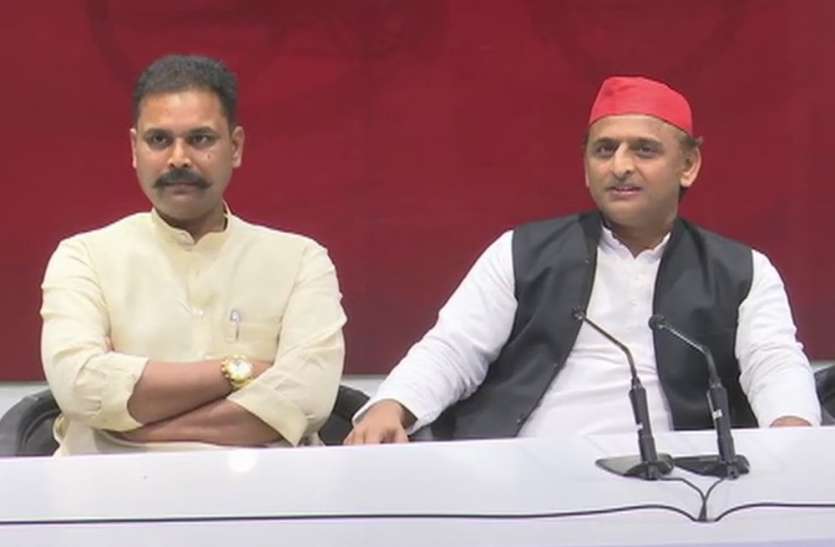 MP Anshul verma joins Samajwadi Party भाजपा ने काटा टिकट तो सपा में शामिल हो गये सांसद अंशुल वर्मा, अखिलेश ने दिया बड़ा बयान