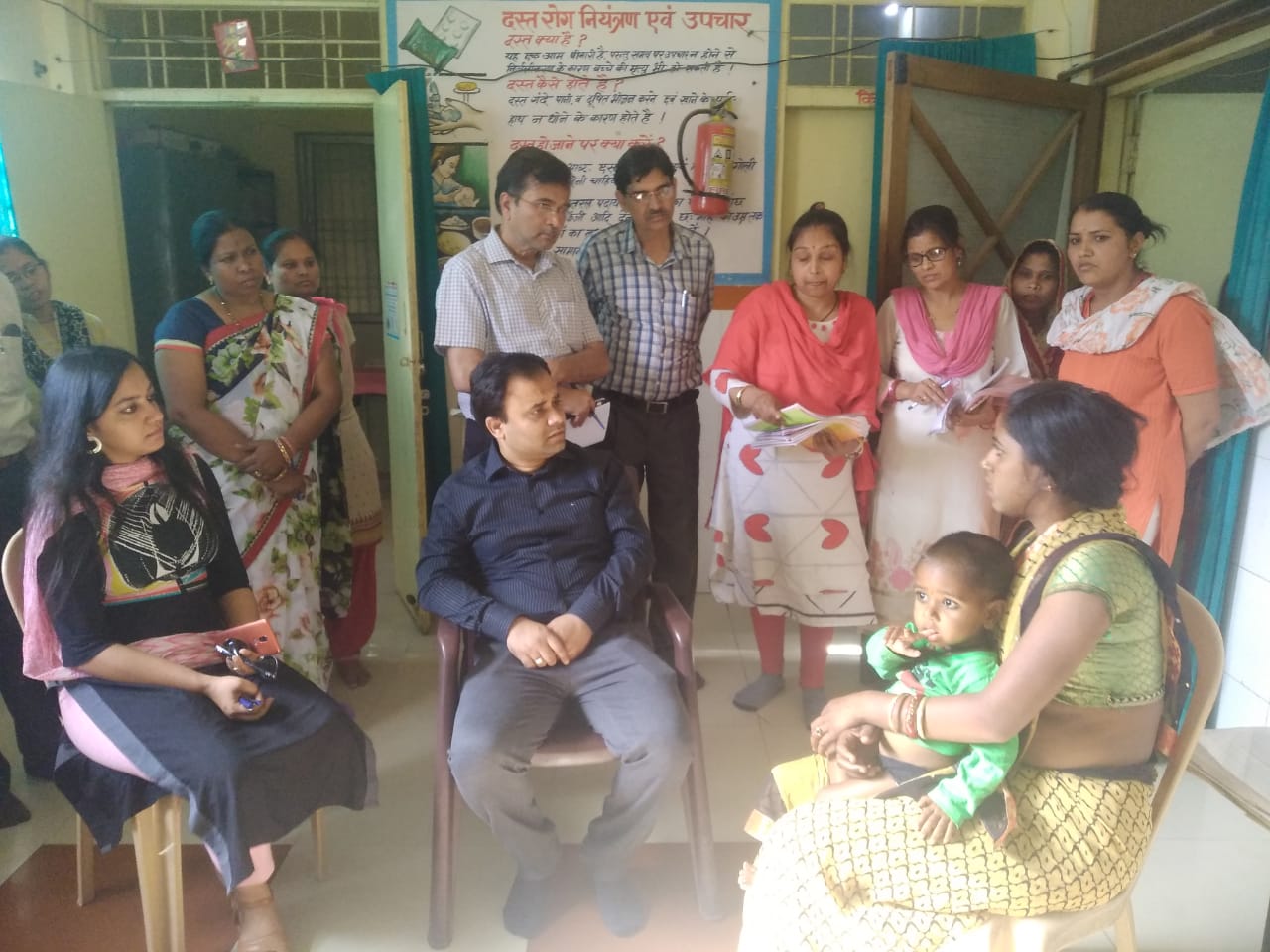 What did the collector say, from the CMO, the people standing, news in hindi, mp news, dabra news सीएमओ से कलेक्टर ऐसा क्या बोले, खड़े लोग सकपका गए
