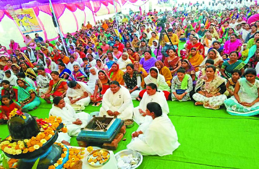Shrimad Bhagwat Geeta Gyan Yagna इच्छाओं को वश में नहीं किया तो उठानी होगी यह परेशानी