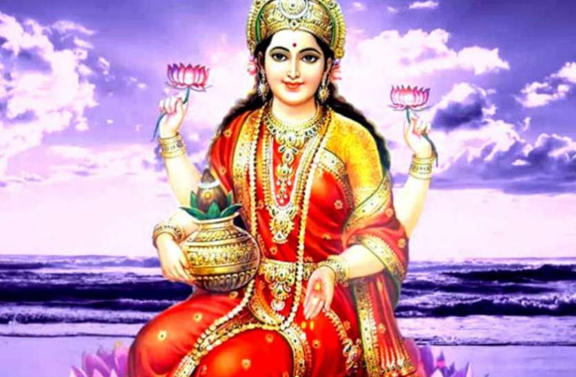 maa laxmi घर के दरवाजे पर छिड़क दें ये चीज, मां लक्ष्मी का होगा घर में वास