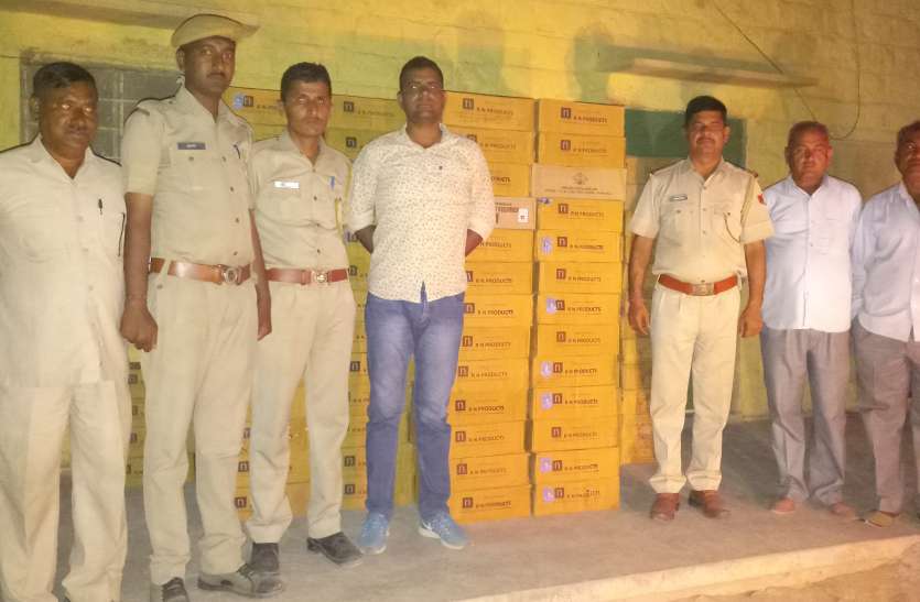 60 किमी तक पीछा, वाहन समेत जब्त की भरी मात्रा में अवैध शराब नाकाबंदी तोड़ने के बाद पुलिस ने किया 60 किमी तक पीछा, वाहन समेत जब्त की भरी मात्रा में अवैध शराब