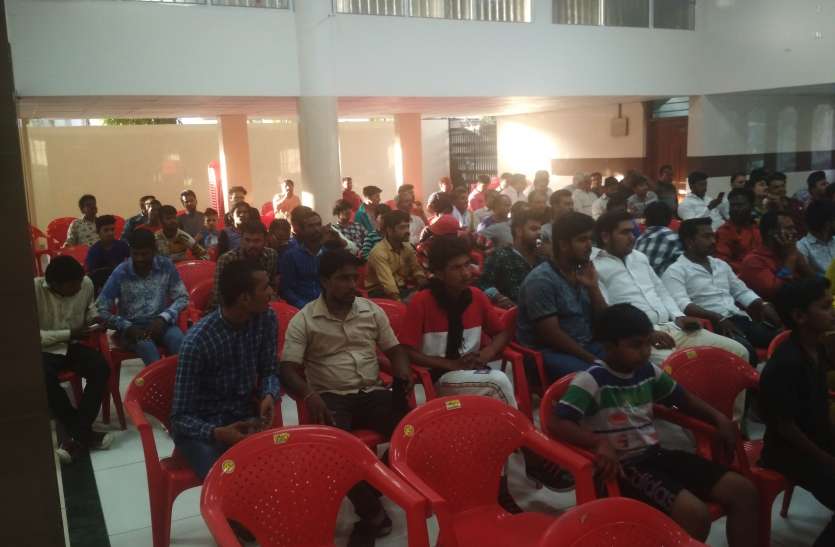 BJP Ward Meeting in Ward 63 Failed हाथ उठवाकर कहा, काम न करने वालों को करो बाहर