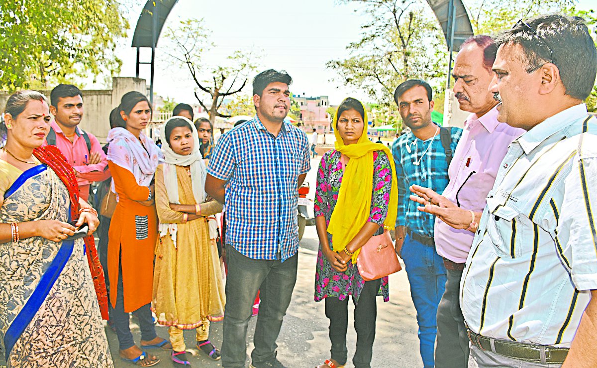 Demand from Chief Election Commissioner खतरे में भविष्य, चुनाव बहिष्कार की दी चेतावनी