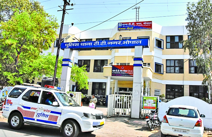 news पॉल्यूशन मॉनिटर के लिए तीन मीटर तय, लगा रहे दूसरे माले पर