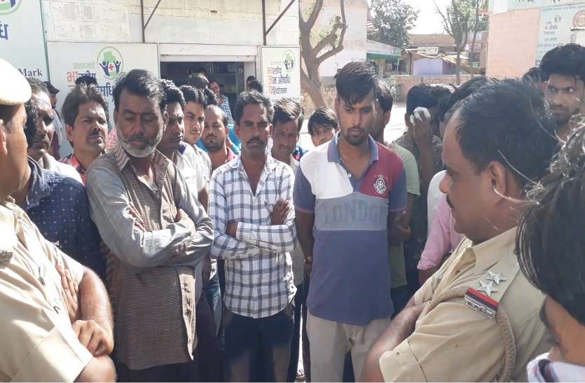 killing छत पर ले जाकर ईंट से सिर कुचलकर बेरहमी से की हत्या