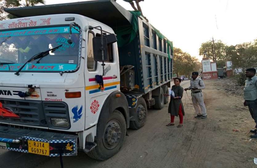 alirajpur अवैध रेत परिवहन कर रहे ट्रक-डंपर पर कार्रवाई