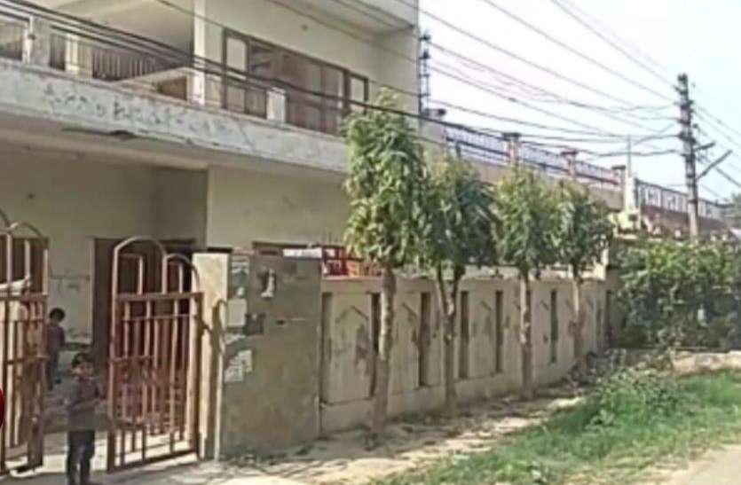 news किराये पर कमरा देखने घर में घुसे युवक-युवती ने बच्चे का एेसे किया अपहरण, सीसीटीवी कैमरे में हुए कैद- देखें वीडियो
