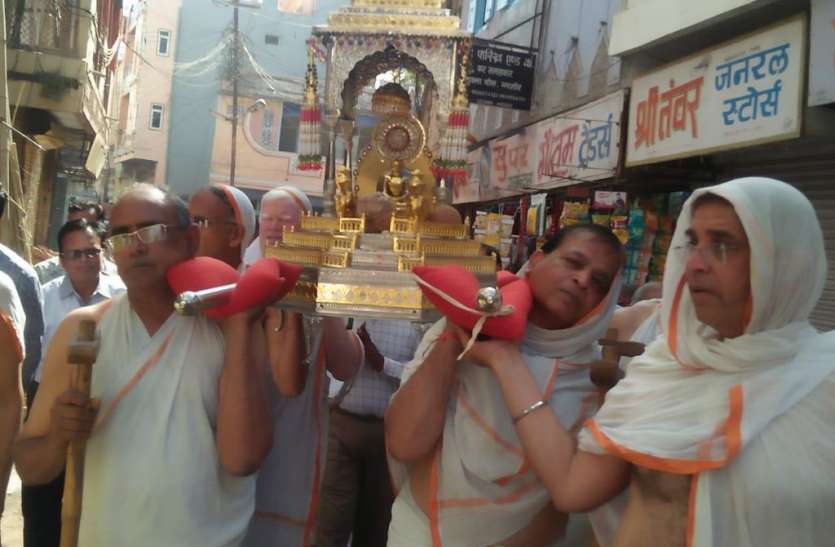 patrika भगवान आदिनाथ के जन्म व तप कल्याणक पर निकली रथयात्रा