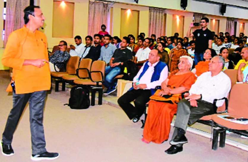 indore अब भी नहीं संभले तो डायनासोर की तरह लुप्त प्रजाति हो जाएंगे मनुष्य