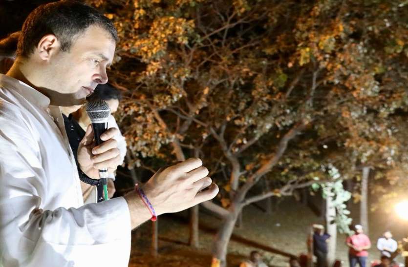 Rahul Gandhi राहुल गांधी का आरोप- 'मित्रों' से पैसा लेकर उद्योगपति भाइयों को देते हैं पीएम मोदी