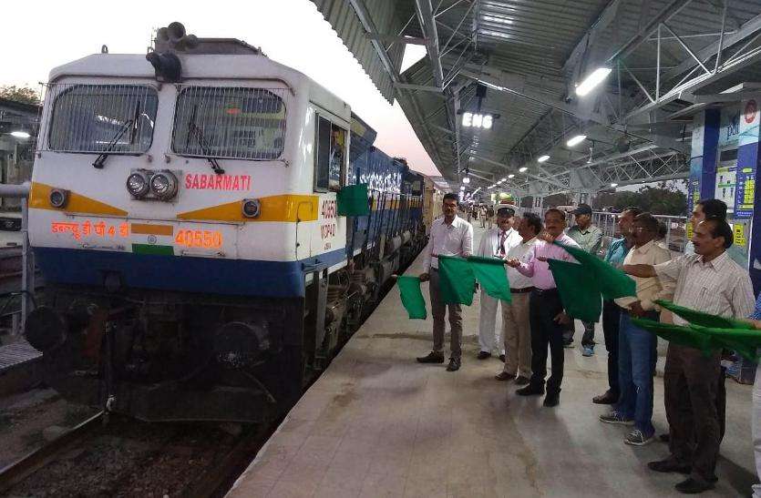 train ओखा-वाराणसी ट्रेन का भी बदला लुक