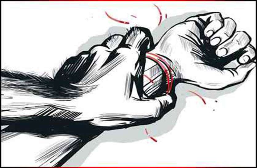 woman मजदूरी दिलाने के बहाने विवाहिता को ले गए किन्नू के खेत में और किया सामूहिक दुराचार