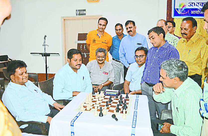 patrika रतलाम रेल मंडल में डीआरएम चल रहे चाल, एडीआरएम के पियादे मरे
