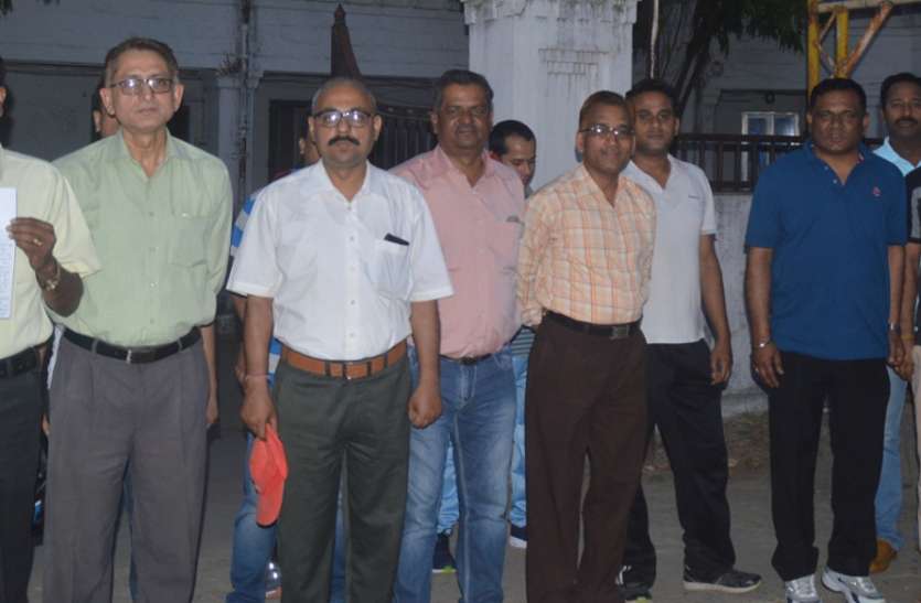 Teachers troubled by students antics छात्रों की हरकत से परेशान शिक्षक पहुंचे एसपी के पास, बचाने लगाई गुहार