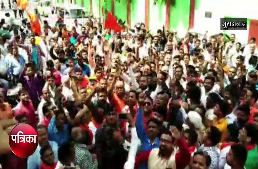 moradabad VIDEO:भाजपा उम्मीदवार हजारों गाड़ियों के काफिले के साथ पहुंचे नामांकन कराने,विरोधियों के उड़ गए होश