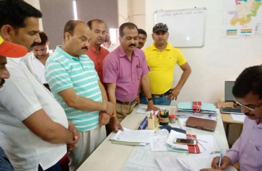 Fifty-seater buses पचास सीटर स्कूल बसों पर रोक के आदेश से भडक़े ऑपरेटर