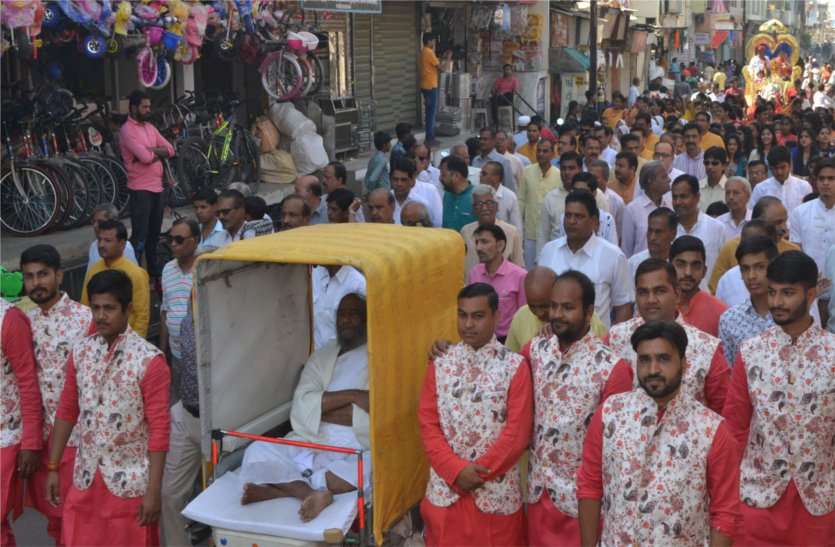 patrika पहली बार भगवान आदिनाथ के जन्म व दीक्षा दिवस पर भव्य रथयात्रा का आयोजन