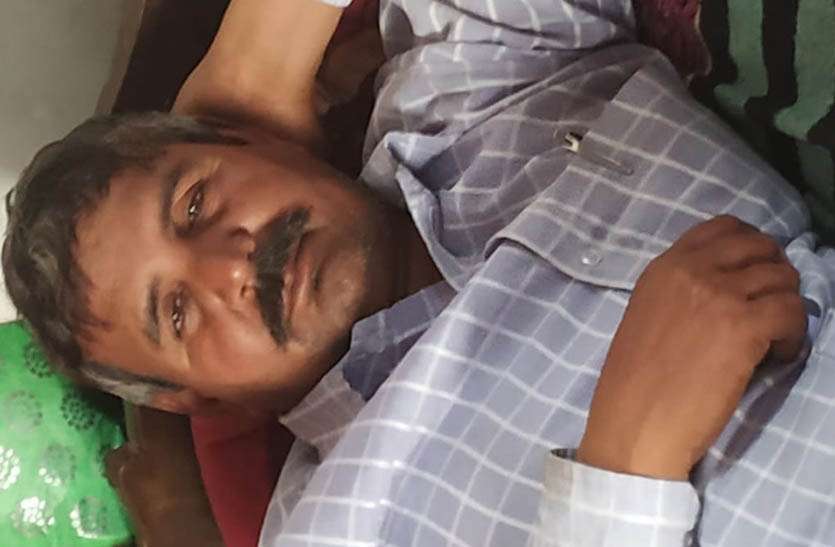 just-coming-in-youth-drink-the-drug-rs-two-lakh-looted दिल्ली से बस में आ रहे युवक को नशीला पदार्थ पिला कर ढाई लाख लूटे, अचेत अवस्था में लोगों ने अस्पताल में कराया भर्ती