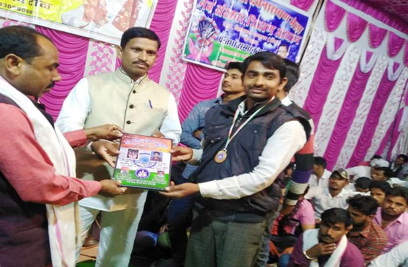 events-of-several-competitions-held-at-the-annual-fair ध्वजारोहण के साथ वार्षिक मेले में कई प्रतियोगिताओं का हुआ आयोजन, विजेताओं ओर प्रतिभाओं का किया सम्मान
