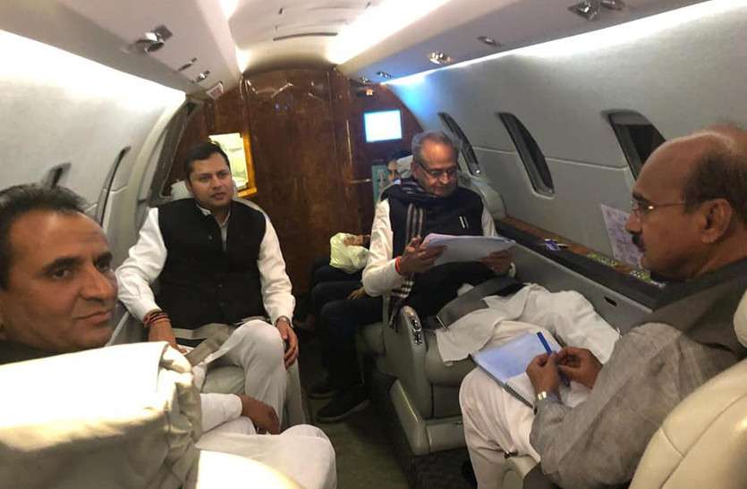 Vaibhav Gehlot Biography सीएम अशोक गहलोत के पुत्र वैभव पहली बार चुनावी मैदान में, BJP को भारी पड़ सकता है कम आंकना