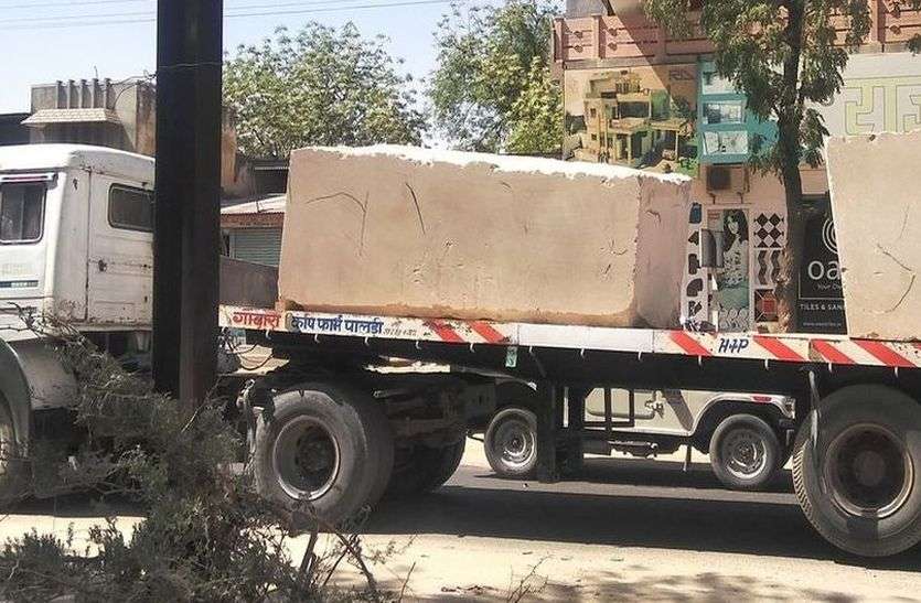 overload heavy vehicle आखिर कब बंद होगी सड़कों पर दौड़ती ये जानलेवा गाडिय़ां