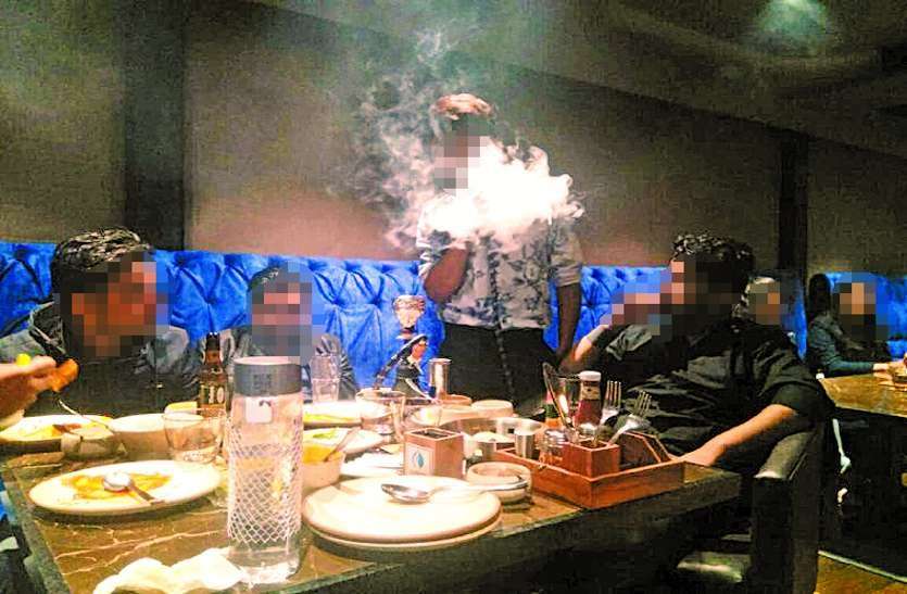 14 कैफे की आड़ में युवाओं को परोस रहे थे नशा