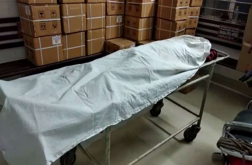 death in suspicious condition in sweets shop: Youth dies after Clash मिठाई की दुकान के स्टाफ़ में हुई झड़प, युवक की संदिग्ध अवस्था में मौत