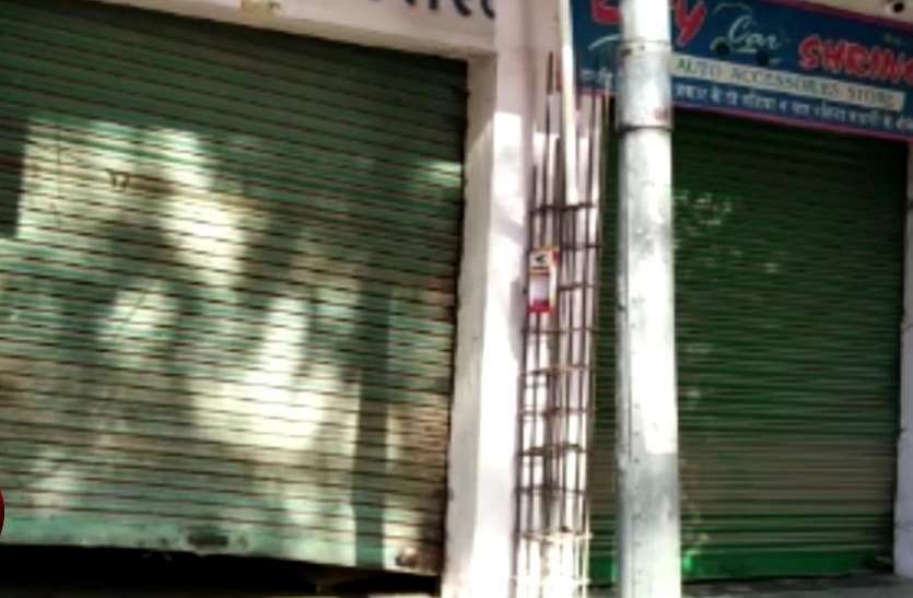 news पुलिस अधिकारी के आवास से सटे 4 मेडिकल स्टोर से चोरों ने एेसे उड़ाया लाखों का माल- देखें वीडियो