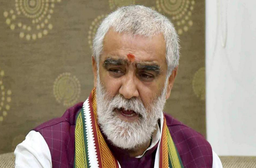 news केंद्रीय मंत्री अश्विनी कुमार समेत 150 के खिलाफ केस दर्ज, सरकारी अफसर को धमकाने का आरोप